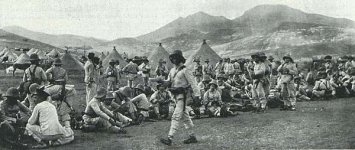 600px-1911-10-14_La_Hormiga_de_Oro_Tropas_acampadas_en_las_inmediaciones_del_Ker_cropped.jpg