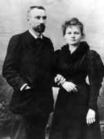04-2303 Pierre_Curie_et_Marie_Sklodowska_Curie_1895.jpg
